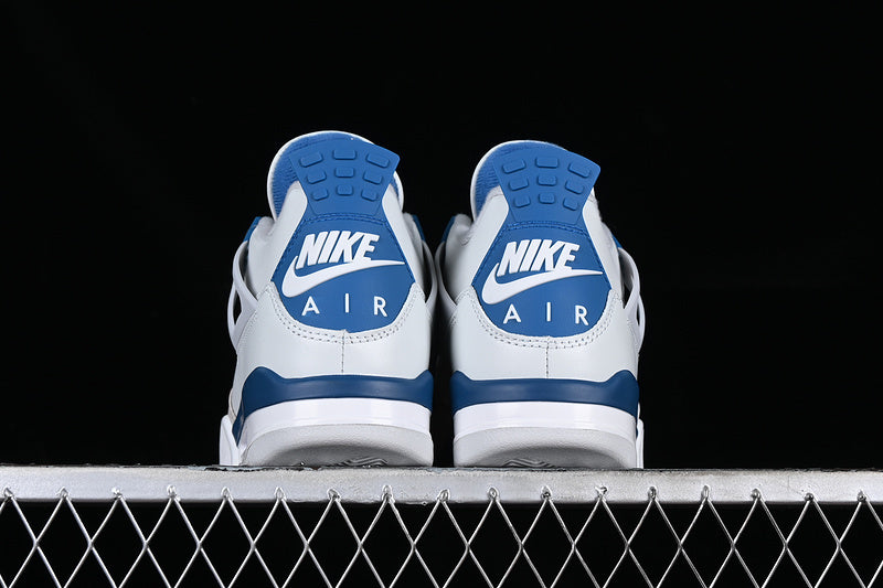 Air Jordan 4 Retro "Military Blue".