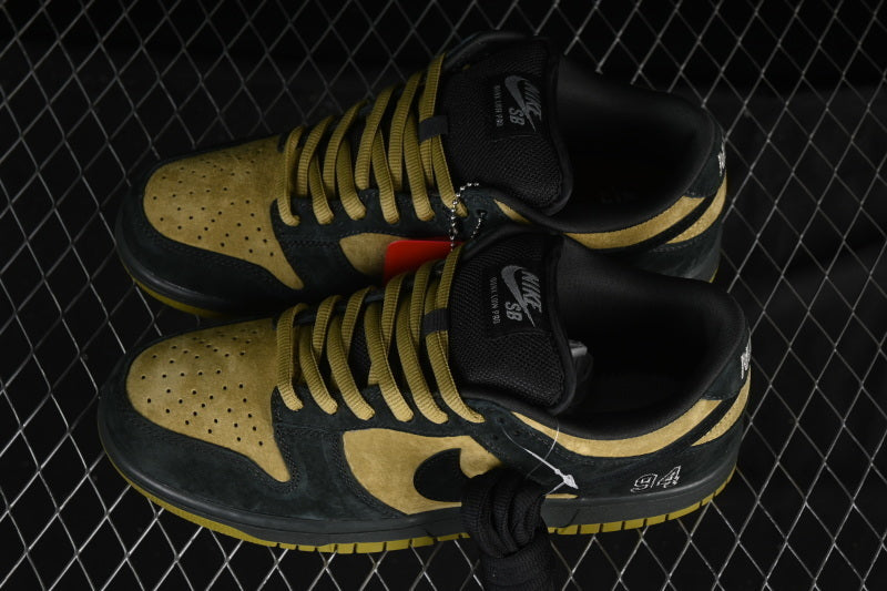 Nike SB Dunk X Supreme 94 "Camper Green"