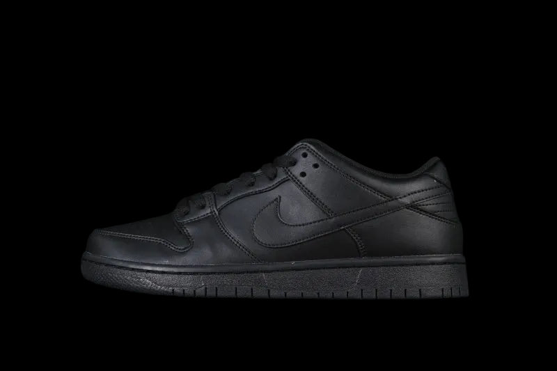 Nike SB Dunk Low "Triple Black"