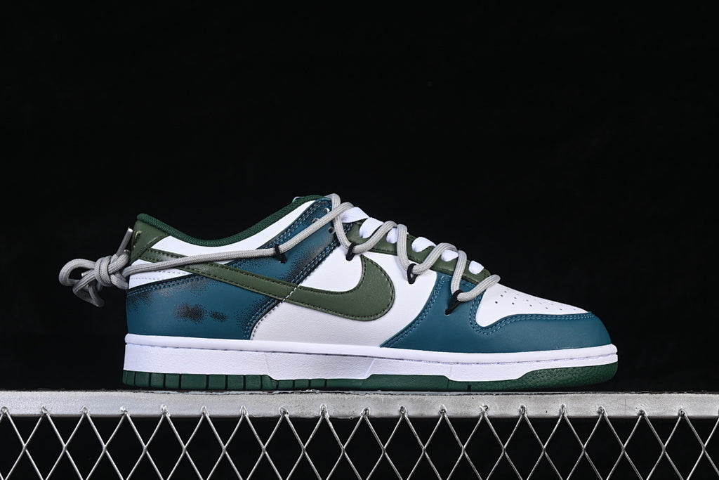 Nike SB Dunk Low "Fly Streetwear"
