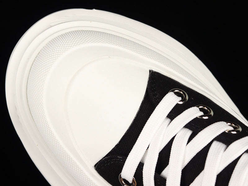 A McQ Tread Slick "Black/White"