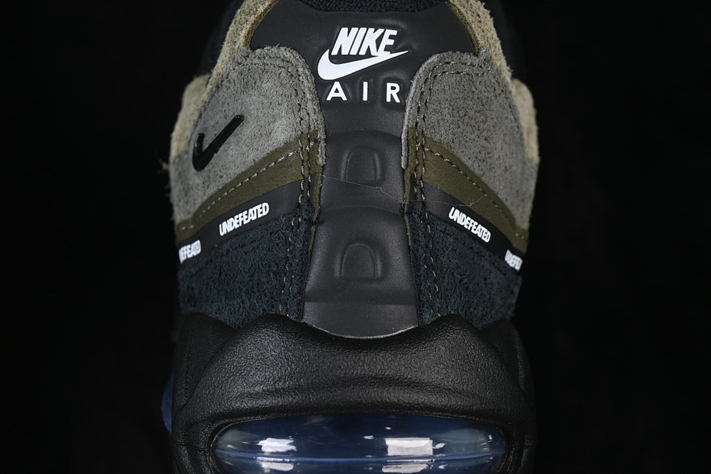 Nike Air Max 95 x UNDEFEATED "La Brea"