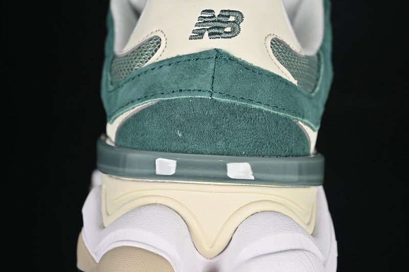 NB 9060  "spruce/angora"