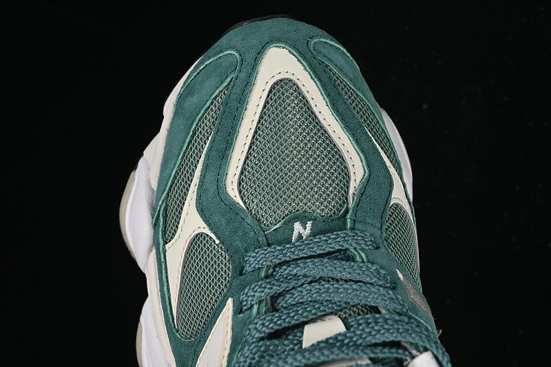 NB 9060  "spruce/angora"