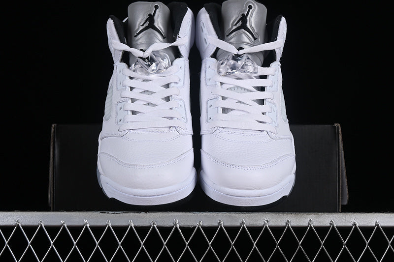 Air Jordan 5 Retro "Metallic Black"