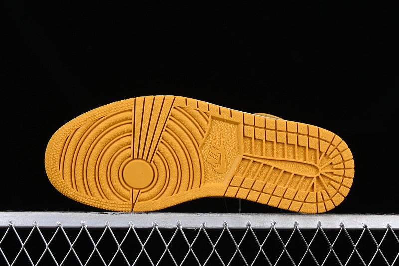 Air Jordan 1 Retro High OG "Black/Yellow Ochre"