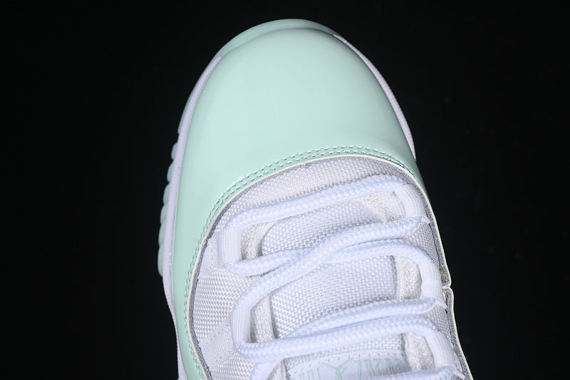 Air Jordan 11 Retro Low "Igloo"