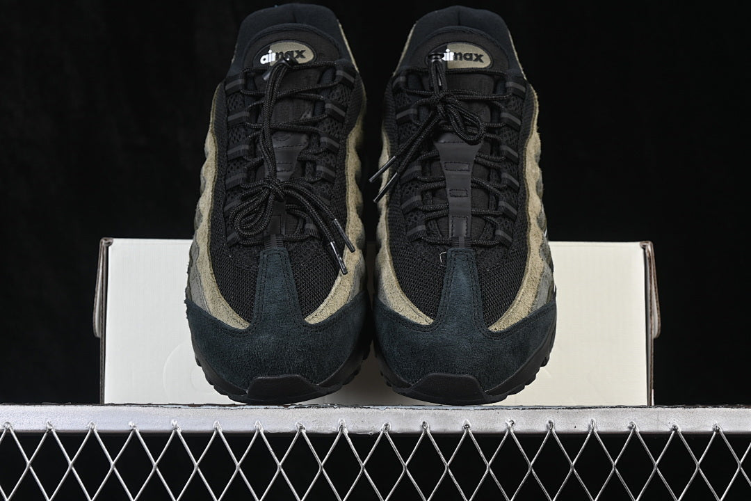 Nike Air Max 95 x UNDEFEATED "La Brea"