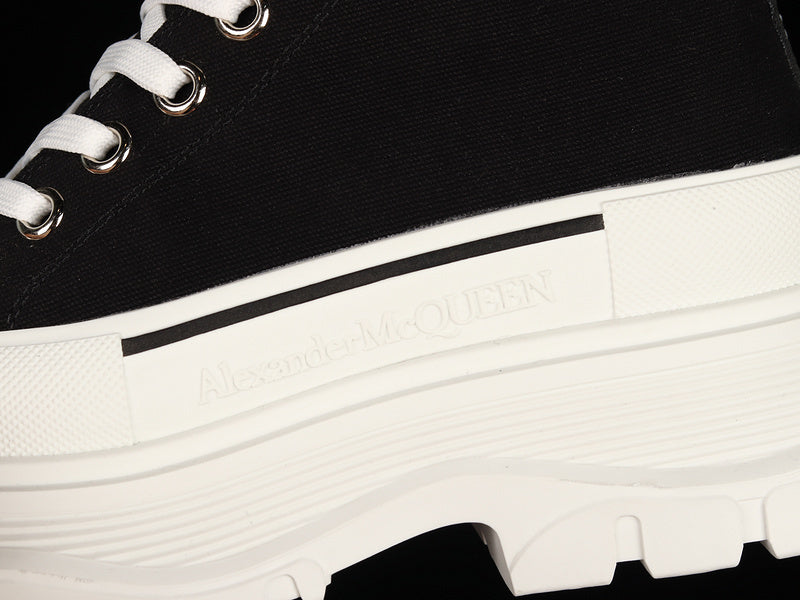 A McQ Tread Slick "Black/White"